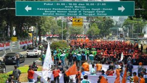 Demo Buruh Cabut Omnibus Law Dan Naikkan Upah 15 Persen