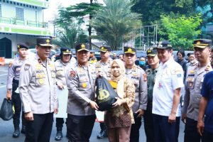 Berkah Ramadhan, Polri Bagikan Ribuan Paket Sembako ke Masyarakat