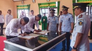 Kalapas Kelas III Lembata Lantik dan Diambil Sumpah/Janji 13 Pegawai Negeri Sipil