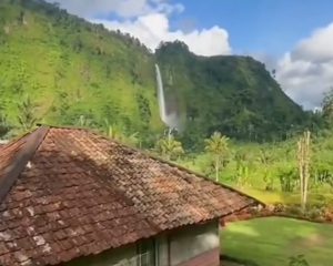 Rumah Abah Dengan View Pemandangan Air Terjun, Viral Ditawar 2.5 Miliar