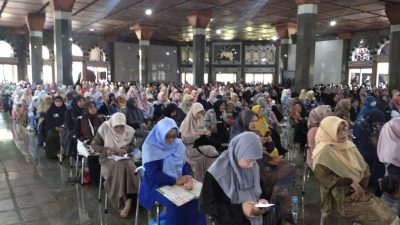 Khatam Al Quran Para Santri Ponpes Mahad Al zaytun Dalam Perayaan 1 Syuro 1445 H di Masjid Rahmatan Lil Alamin