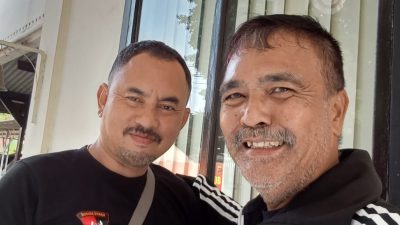 Pengacara  Bandung  DR. Maruli  Manullang, SH, SE, MM, MBA  Bergaya Flamboyan