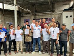 Kunjungi RW 11, Tri Adhianto Promosikan Program UMKM Cilok Daging untuk Warga Bekasi