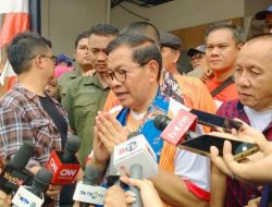 Warga Rusun Tanah Abang Sambut Kedatangan Cagub No Urut 3 Pramono Anung dengan Meriah