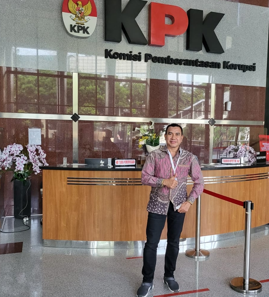 H Arifin Harahap SH saat melapor dugaan penyelewengan dana desa ke KPK