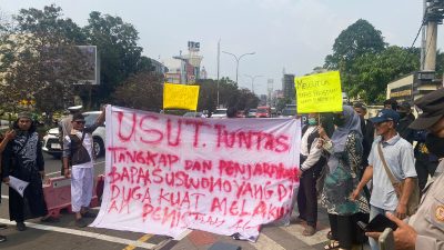 Laskar Santri Menggelar Aksi  Demo di Depan Polres Metro Depok
