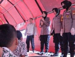 Polwan Polres Metro Jakarta Timur Gelar Bakti Sosial dan Trauma Healing untuk Korban Kebakaran di Jatinegara