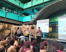 Siswa SMP 53  Diajak  Tertib Lalu Lintas Lewat Polisi Peduli Pendidikan