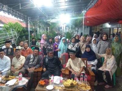 Ketua RT 02 RW 15 Ciputat Tangsel Mengadakan Buka Puasa Bersama dengan Warga Merajut Kebersamaan dalam Bingkai Ramadhan 1446 H