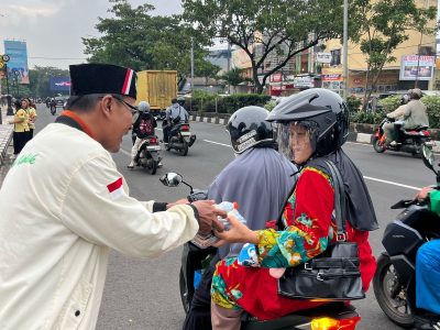 Indahnya Toleransi Antar Umat Beragama Pemuda Katolik Komcab Kota Depok  Berbagi Takjil Ramadhan