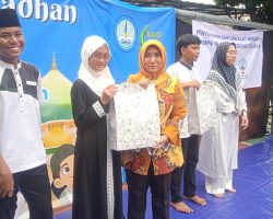 Tim Fasilitasi CSR Kota Tangerang Selatan Bersama Yayasan Amway peduli Memberikan Penyerahan Bantuan Alat Sekolah Kepada SMP Negeri 16 Kota Tangerang Selatan