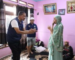 Walikota Bekasi Berkunjung Ke Korban Banjir