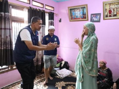 Walikota Bekasi Berkunjung Ke Korban Banjir