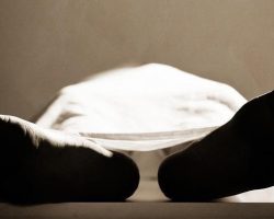 Warga Ditemukan Tewas di Kamar Kos di Depok, Polisi Selidiki Penyebab