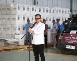 Distribusi Logistik PSU Banjarbaru Wamendagri Bima Arya Jangan Ada PSU diatas PSU