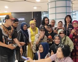 T’KOOS Guncang Revo Mall Bekasi, Ribuan Fans Padati Atrium Utama