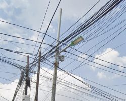 Kabel Optik di Kawasan Rawa Semrawut, Warga dan Pengguna Internet Resah