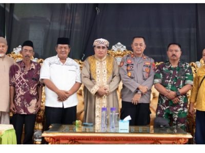 Padepokan Dimas Kanjeng Bagikan Daging Kurban dan Sembako untuk Warga Sekitar