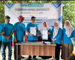 UNBAJA Hibahkan Mesin Pembuatan Vaving Blok dari Limbah Stropom untuk Warga Lebak Denok