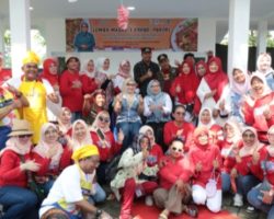 Kunjungan Urban Farming Bekasi Keren Panen Bawang Dayak dan Pembukaan Lomba Masak Nasi Goreng