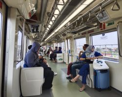 Pagi Tenang di LRT Jabodebek, Penumpang Relatif Sepi