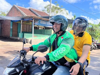 Polisi Naik Ojol, Kapolresta Banyuwangi Dukung Program Jumat Berkah