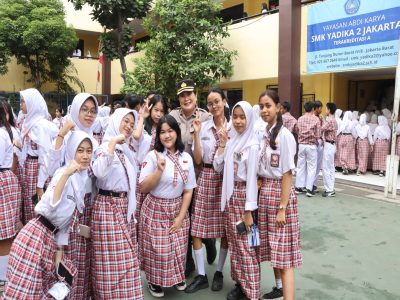 Polres Metro Jakarta Barat Gelar Police Goes To School di SMK Yadika 2