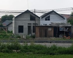 Bangunan Liar Tutup Jalan Warga di Griya Asri 2, Polemik Makin Panas