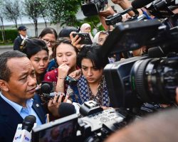 Pemerintah Genjot Panel Surya, Negosiasi Saham Freeport Makin Intensif