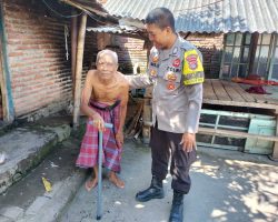 Polri Hadir di Tengah Warga, Bripka Agus Beri Bantuan Tongkat di Pringgabaya