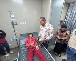 Tri Adhianto Jenguk Korban Keracunan MBG di RS Ananda Bekasi 