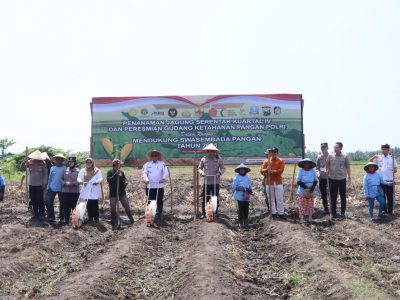 Kapolda Kalteng Pimpin Penanaman Jagung Kuartal IV Bersama Gubernur dan Forkopimda