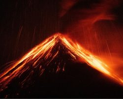 Proses Meletusnya Gunung Dinamika Alam yang Tak Terhindarkan