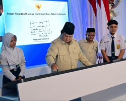 Prabowo Resmi Luncurkan Program Digitalisasi Pembelajaran, 75% Sekolah Sudah Terima Panel Interaktif