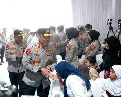 Wakapolri Berikan Santunan dan Bakti Sosial Kepada Warga Sekitar SMA Kemala Taruna Bhayangkara Bogor