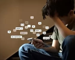 Cermin Karakter di Dunia Maya