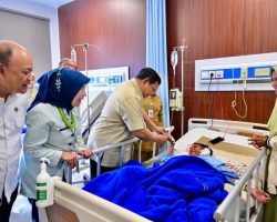 Presiden Prabowo Jenguk Korban Kecelakaan di SDN 01 Kalibaru, Tiga Anak Masih Dirawat Intensif