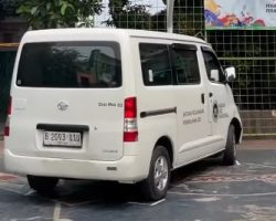 Mobil Pembawa Makanan Tabrak Murid yang Sedang Berbaris di SDN 01 Kalibiru, Suasana Sekolah Mendadak Panik