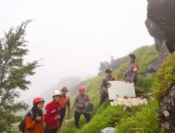Hari Kedua Pencarian, Tim SAR Polri Temukan Puing Pesawat ATR 42-500 di Gunung Bulusaraung
