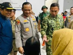 Kapolda Metro Jaya dan Pangdam Jaya Kunjungi Lokasi Pengungsian Banjir Jakarta Utara