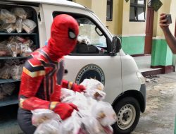 Distribusi MBG Al Rahman Sulaiman Hadirkan Sopir Berkostum Spiderman, Siswa Sambut Antusias