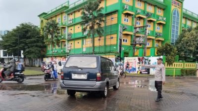 Strong Point Sore Hari, Polsek Panongan Atur Lalu Lintas di Perempatan Lugano Citra Raya