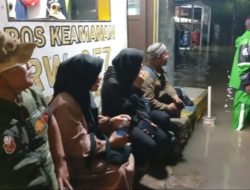 Banjir Rendam RW 57 Desa Sumber Jaya, PJ Kepala Desa Turun Langsung Evakuasi Warga