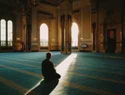 Doa Puasa Hari ke-8 Ramadan: Memohon Rahmat dan Dijauhkan dari Kekerasan Hati