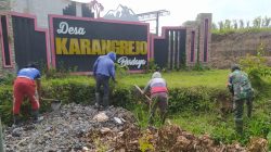 Babinsa Karangrejo dan Warga Dusun Sumberjo Kompak Kerja Bakti Bersihkan Lingkungan