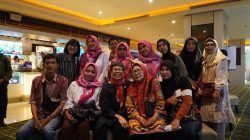 Pertemuan Haru Reda Gaudiamo dan Sahabat Lama Warnai Nobar Film Na Willa di Surabaya