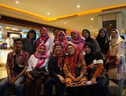 Pertemuan Haru Reda Gaudiamo dan Sahabat Lama Warnai Nobar Film Na Willa di Surabaya