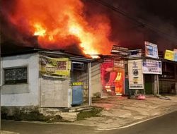 Empat Kios di Pulogebang Terbakar, 13 Unit Damkar Dikerahkan