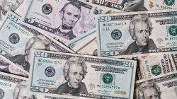 Dolar Menguat, Rupiah Melemah Harga Bahan Baku dan Elektronik Diprediksi Kian Mahal