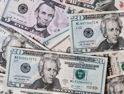 Dolar Menguat, Rupiah Melemah Harga Bahan Baku dan Elektronik Diprediksi Kian Mahal